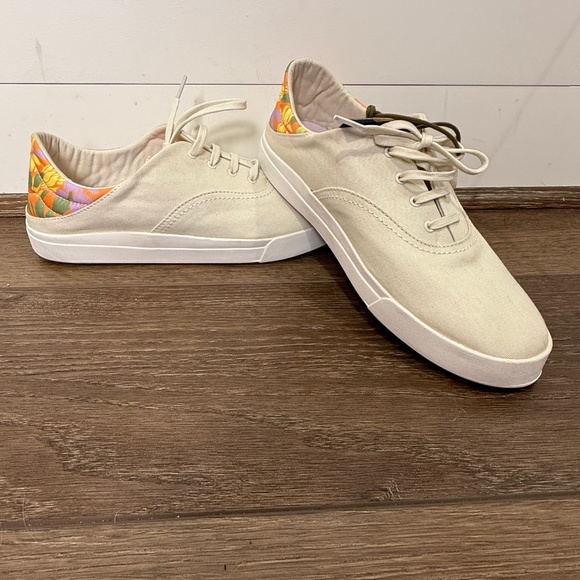 Olukai Women's Kohu White Sand/Lei Canvas Lace Up Sneakers Size 11 NWT - Picture 1 of 12